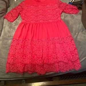 Woman’s Hot pink lace tunic